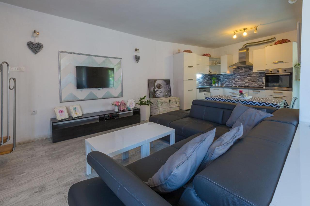 Apartments Kalla Crikvenica Esterno foto